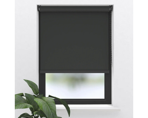 Fereastră cu rulou negru pentru întunecare