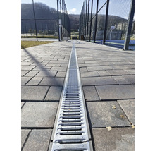 Canal de scurgere metalic între pavaje