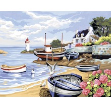 Pictură cu peisaj de coastă maritimă cu bărci și un far