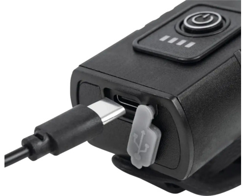 Prim-plan cu o conexiune USB Type-C la un dispozitiv electronic.