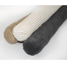 Trei perne alungite din material reiat