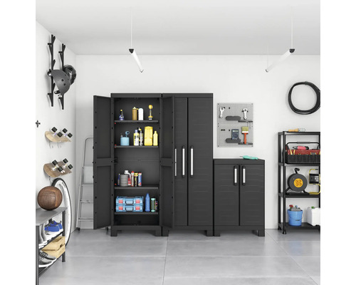 Garaj cu dulapuri și rafturi negre din plastic pentru depozitare