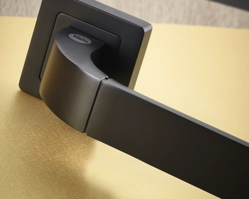 Mâner de ușă metalic cu logo Yale