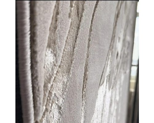 Vizualizare detaliată a unui covor cu model