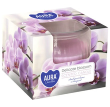 Lumânare parfumată Aura Candles Delicate Blossom în ambalaj