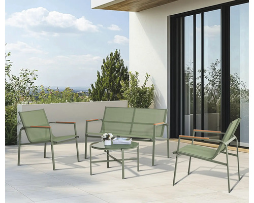 Set mobilier de grădină cu canapea, două scaune și o masă pe o terasă