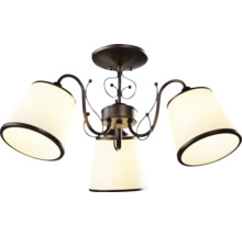 Lumină de plafon cu trei abajururi pentru interior