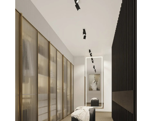 Dressing cu spoturi, oglindă și zonă de relaxare