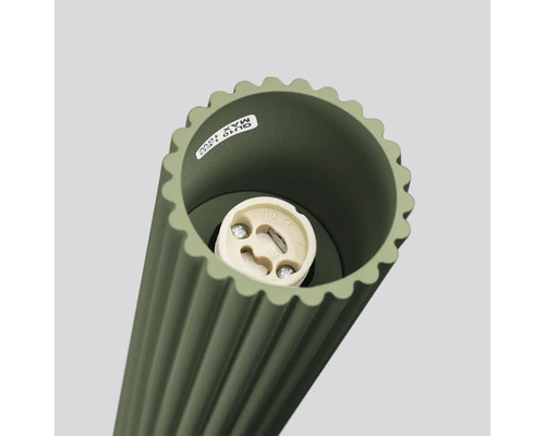 Prim-plan cu o dulie GU10 a unei lămpi