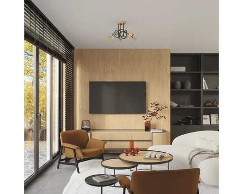 Living luminos cu canapea, fotoliu, măsuță de cafea, comodă, rafturi și televizor