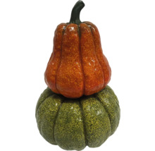 Dovleci decorativi stivuiți pentru decorațiuni de toamnă