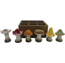 Figurine decorative ciuperci în diverse forme și culori, cu ambalaj din carton