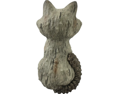 Vedere din spate a unei figurine decorative de pisică din piatră