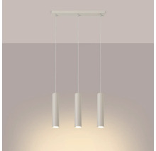 Lumină suspendată cu trei becuri și abajururi cilindrice