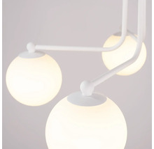 Lustr cu trei globuri rotunde, luminoase, din sticlă