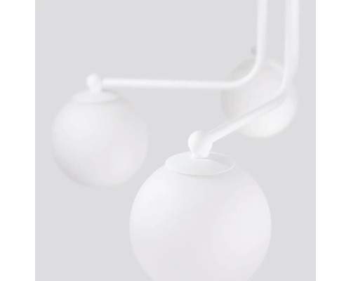 Lumină de plafon cu trei abajururi rotunde