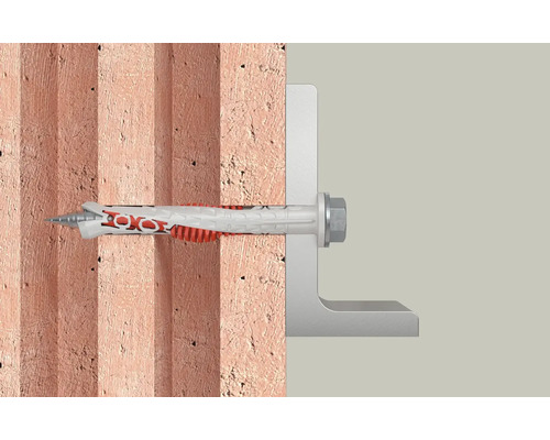 Fixarea unei console unghiulare cu un diblu într-un perete de cărămidă.