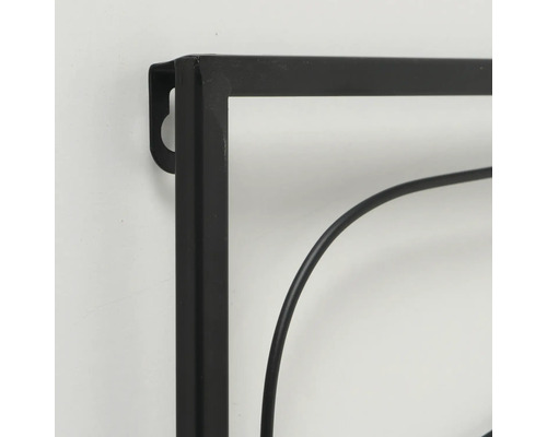 Detaliu al unui decor de perete din metal