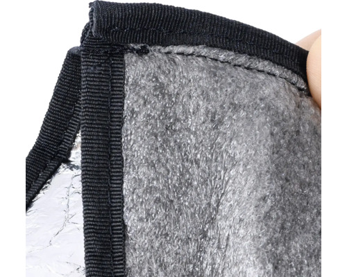 Prim-plan cu material izolant reflectorizant cu margini din țesătură