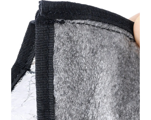 Prim-plan cu material izolator reflectorizant cu margine neagră