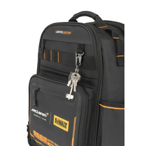 Rucsac pentru scule cu breloc, sigla echipei McLaren Formula 1 și sigla DeWalt
