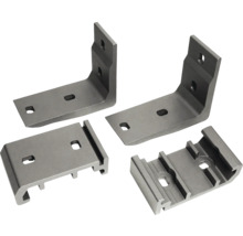 Diverse conectori metalici cu găuri pentru fixare