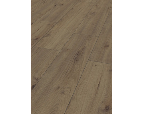 Prim-plan cu podea laminată cu aspect de lemn