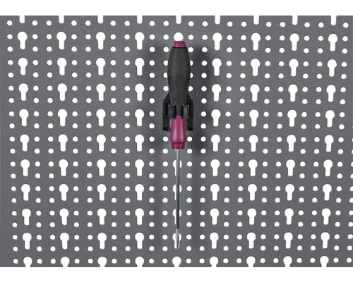 Șurubelniță pe panoul de scule