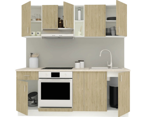 Linie de bucătărie cu dulapuri suspendate și inferioare, chiuvetă și aragaz electric