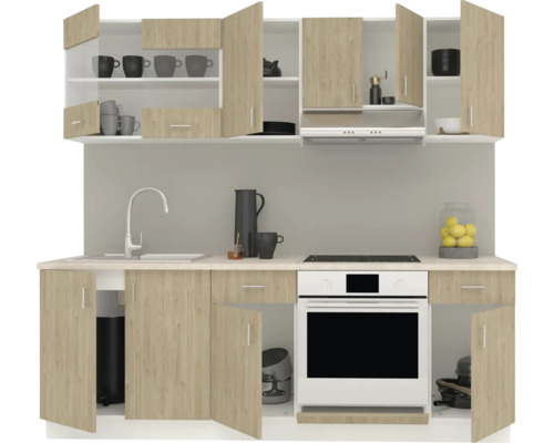 Set complet de bucătărie cu dulapuri superioare și inferioare, chiuvetă și aparate electrice.