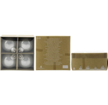 Patru globuri argintii de Crăciun într-un ambalaj