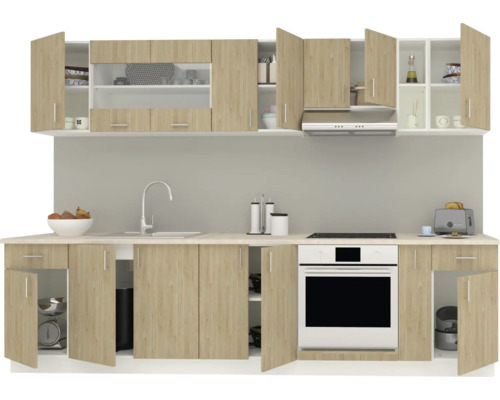 Bucătărie cu corpuri superioare și inferioare, chiuvetă, plită și cuptor