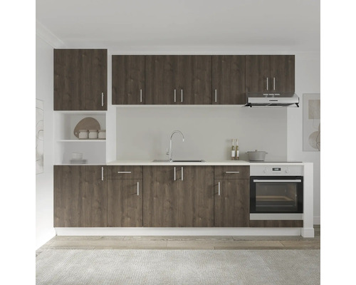 Bucătărie cu corpuri suspendate și inferioare, chiuvetă, hotă și cuptor