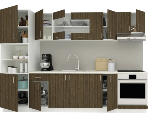 Bucătărie completă cu dulapuri superioare și inferioare, precum și aparate electrice.