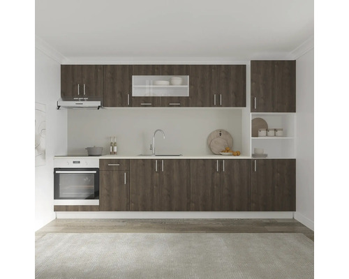 Bucătărie completă cu dulapuri superioare și inferioare, chiuvetă, hotă și cuptor încorporabil.