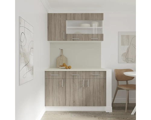 Bloc de bucătărie cu dulapuri superioare și inferioare cu aspect de lemn, cu masă și scaun