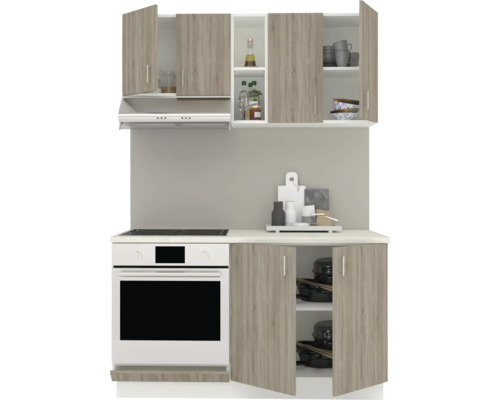 Bucătărie cu dulapuri suspendate, hotă de aragaz și aragaz cu cuptor