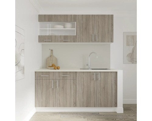 Bloc de bucătărie cu corpuri superioare și inferioare, chiuvetă și robinet.