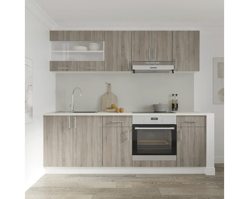 Bloc de bucătărie cu corpuri superioare și inferioare, chiuvetă, plită și cuptor.