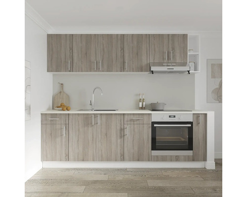 Bucătărie modernă cu chiuvetă, plită și dulapuri suspendate