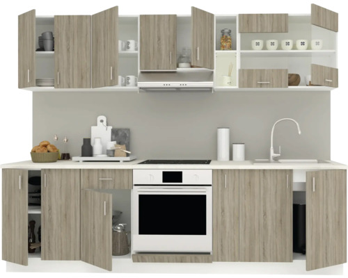 Bucătărie completă cu dulapuri superioare și inferioare, chiuvetă și aragaz încorporat