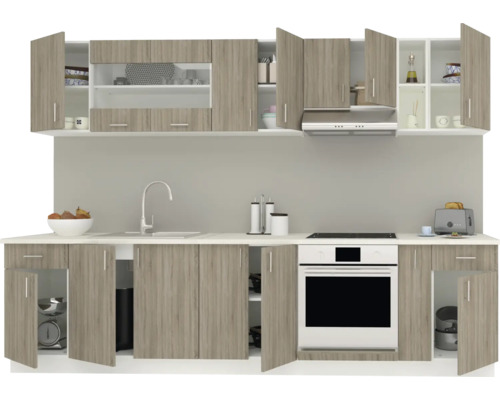 Bucătărie cu chiuvetă, aragaz, cuptor și dulapuri suspendate