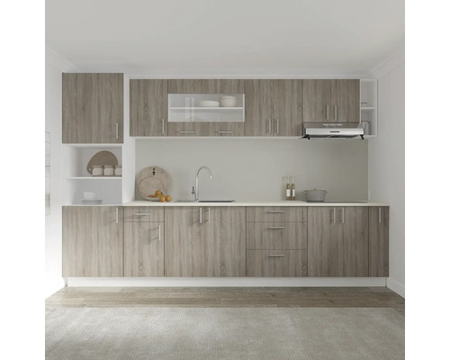 Linie de bucătărie cu chiuvetă, dulapuri inferioare și dulapuri superioare cu aspect de lemn