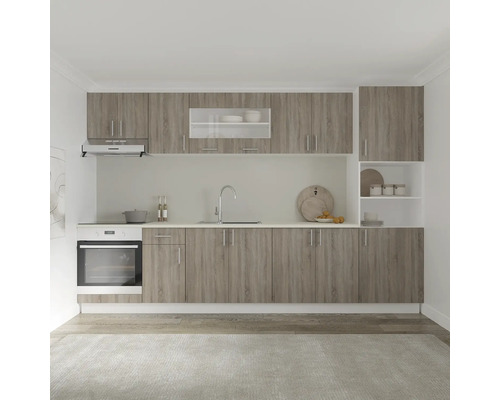 Linie de bucătărie cu dulapuri superioare și inferioare, chiuvetă, aragaz și hotă