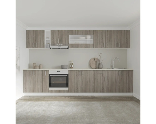 Bucătărie cu dulapuri superioare și inferioare, chiuvetă și cuptor într-un design modern și luminos