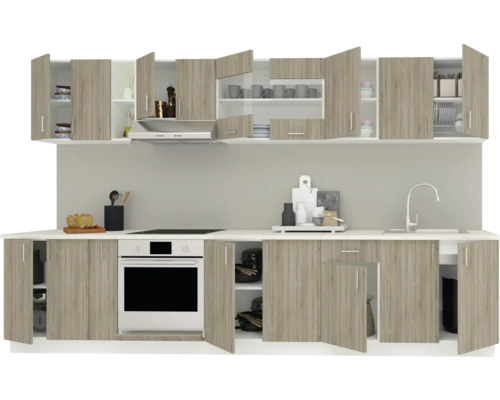 Bucătărie completă cu dulapuri superioare și inferioare, aragaz și chiuvetă.