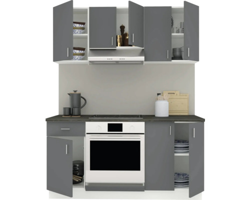 Bloc de bucătărie cu dulapuri superioare și inferioare și aparate electrice.