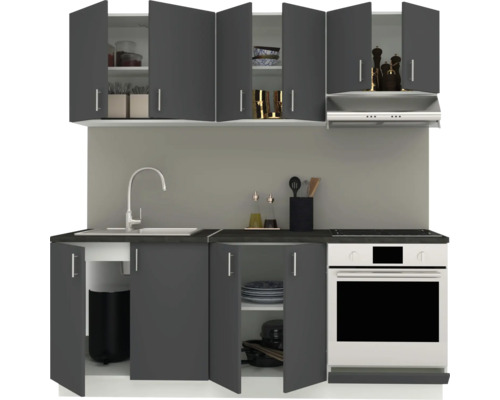 Bucătărie cu dulapuri superioare și inferioare, chiuvetă și aragaz