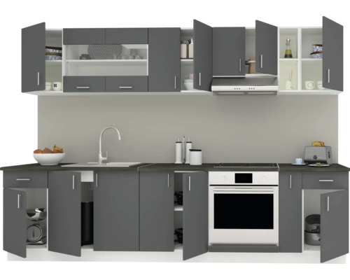 Bucătărie completă cu chiuvetă, aragaz și dulapuri suspendate