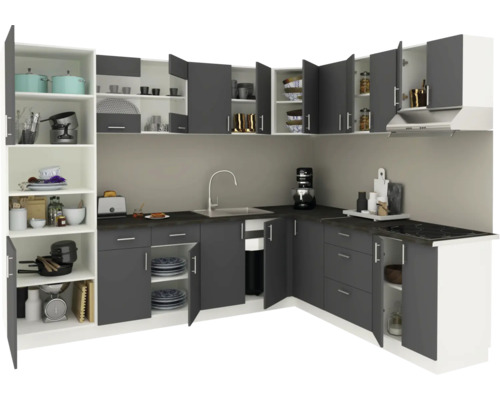 Bucătărie completă cu dulapuri superioare și inferioare și aparate electrice